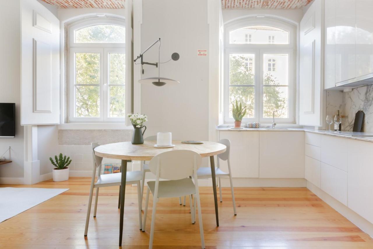 Update Urban Chic Flat In 19Th Century Building 2 Bedrooms & 2 Bathrooms & Ac Central Alfama District Lisboa Dış mekan fotoğraf