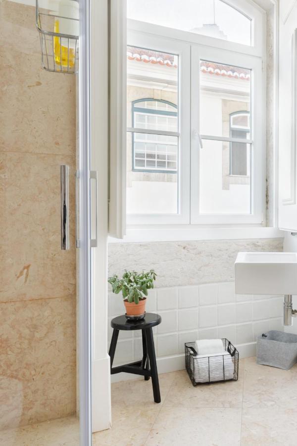 Update Urban Chic Flat In 19Th Century Building 2 Bedrooms & 2 Bathrooms & Ac Central Alfama District Lisboa Dış mekan fotoğraf