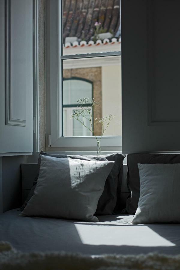 Update Urban Chic Flat In 19Th Century Building 2 Bedrooms & 2 Bathrooms & Ac Central Alfama District Lisboa Dış mekan fotoğraf
