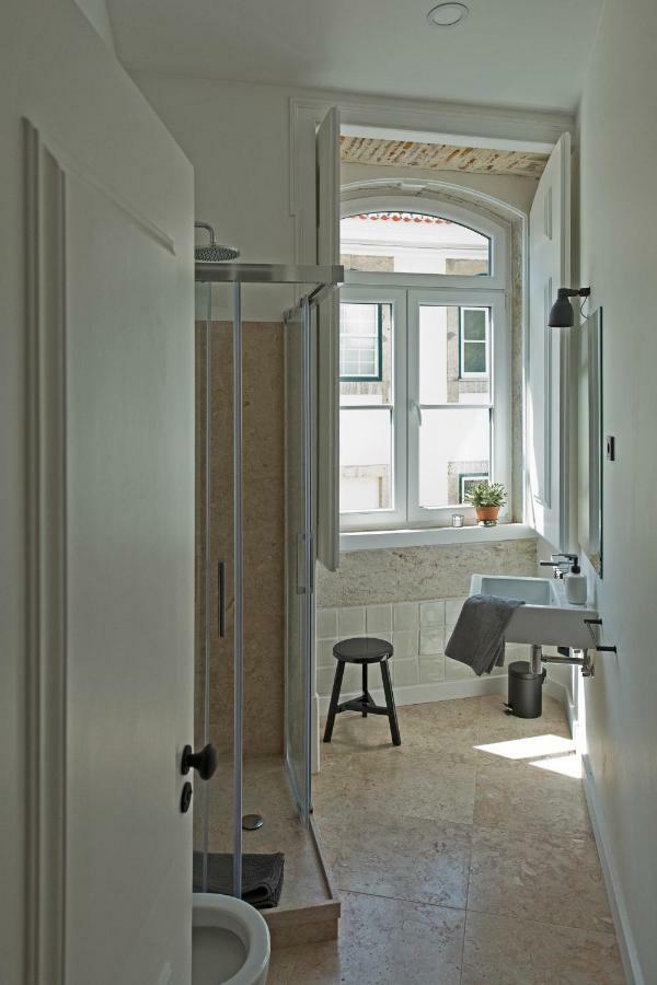 Update Urban Chic Flat In 19Th Century Building 2 Bedrooms & 2 Bathrooms & Ac Central Alfama District Lisboa Dış mekan fotoğraf